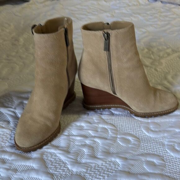 Women's Tan Wedge Ankle Boots - Picture 1 of 6
